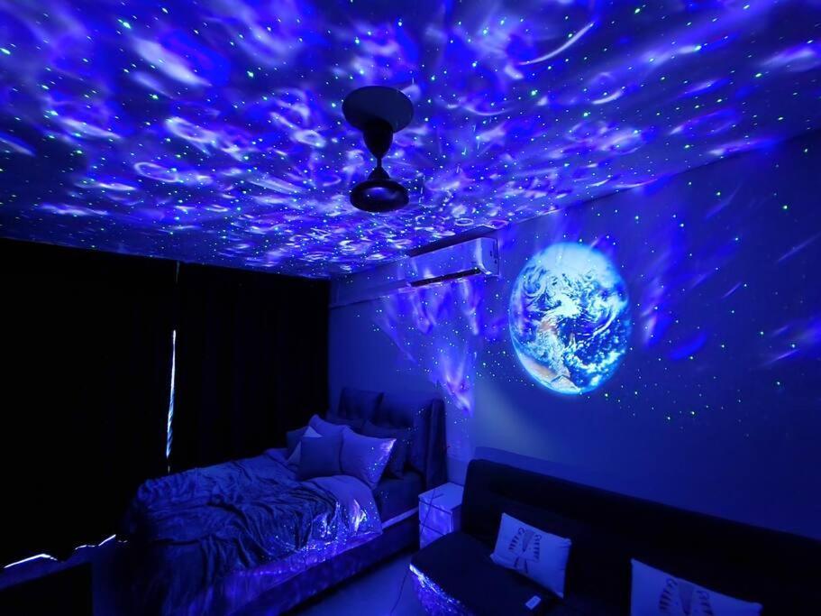 Experience Movie Under The Stars Galaxy - - 15 Mins To Ciq Apartment