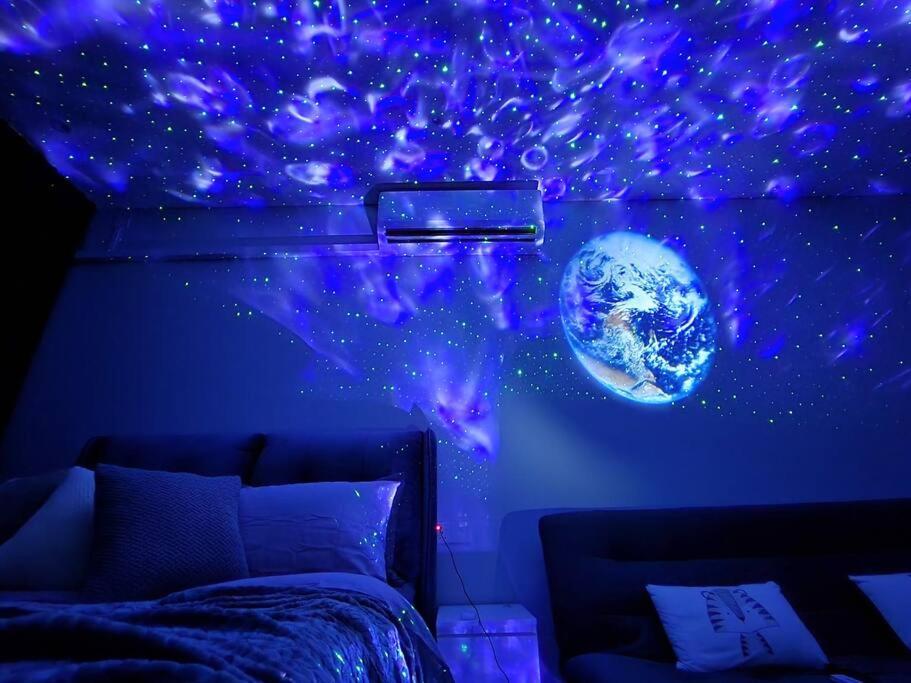 Experience Movie Under The Stars Galaxy - - 15 Mins To Ciq Apartment