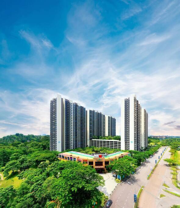 Apartment Experience Movie Under The Stars Galaxy - - 15 Mins To Ciq Johor Bahru