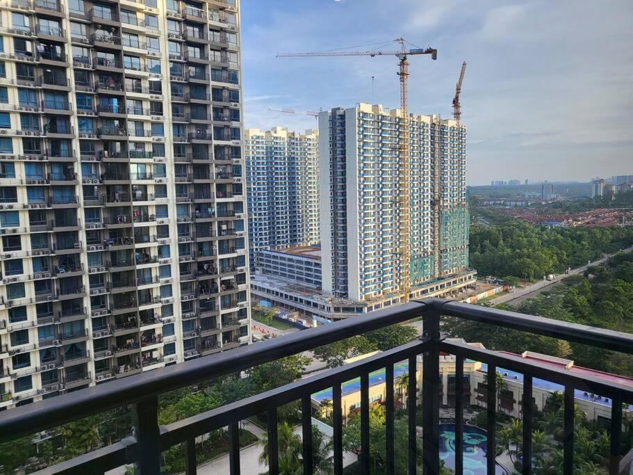 Apartment Experience Movie Under The Stars Galaxy - - 15 Mins To Ciq Johor Bahru