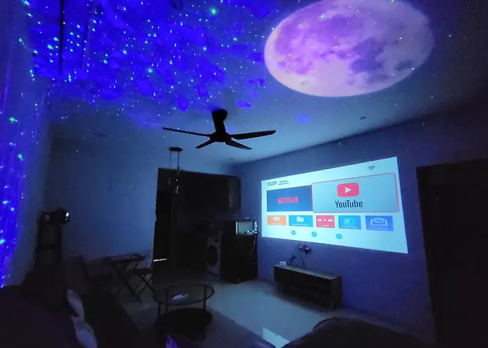 Experience Movie Under The Stars Galaxy - Studio Suites - 15 Mins To Ciq