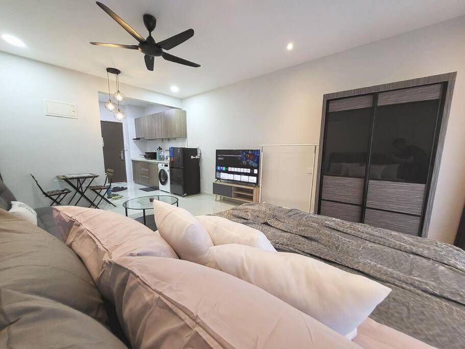 Experience Movie Under The Stars Galaxy - - 15 Mins To Ciq Apartment Johor Bahru
